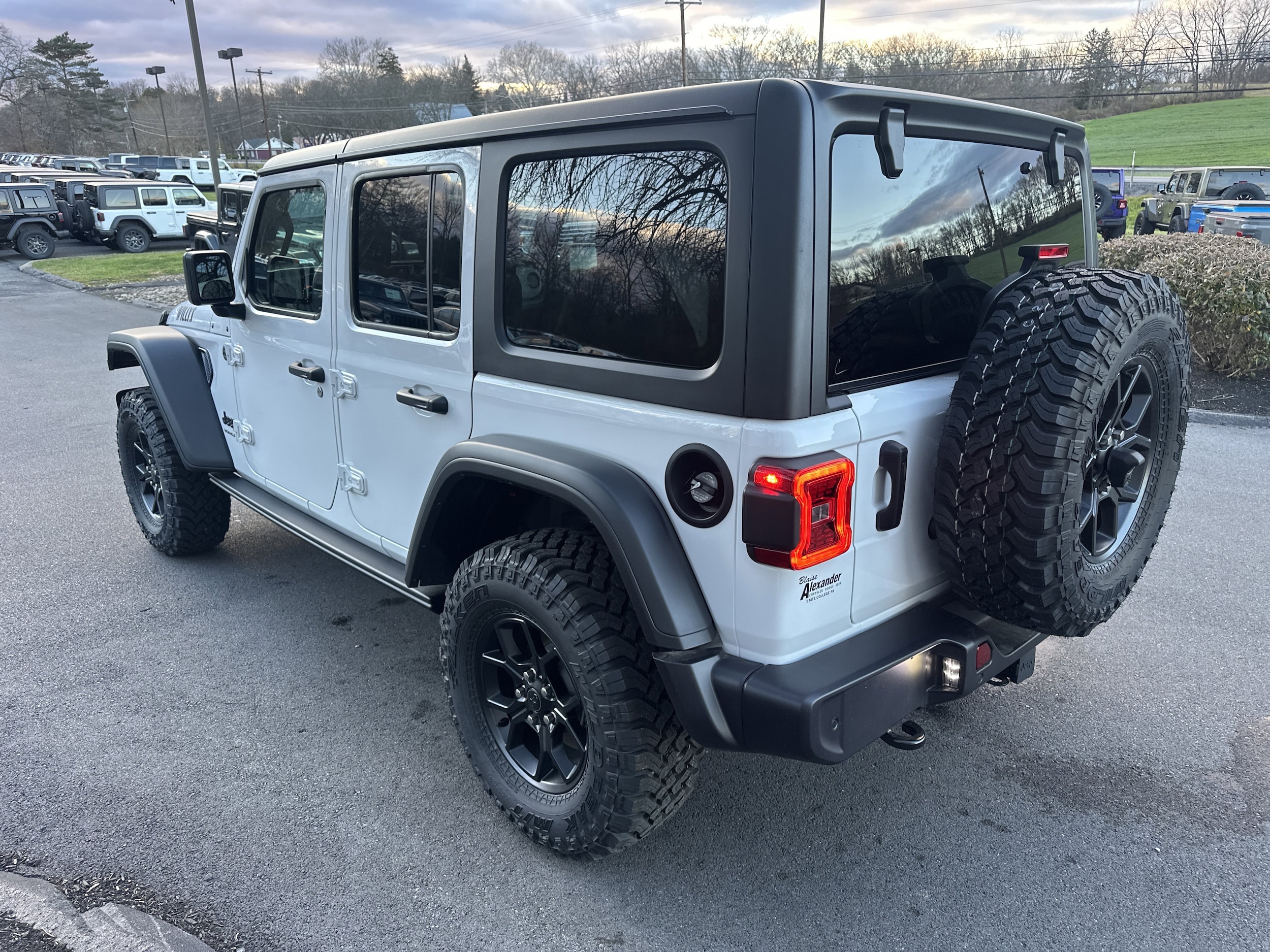 2026 Jeep Wrangler 4-Door Willys - Photo 6