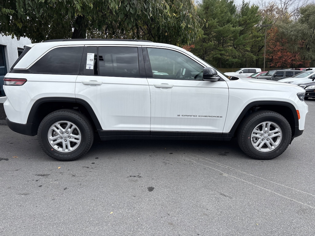 New 2025 Jeep Grand Cherokee LAREDO 4X4 Sport Utility