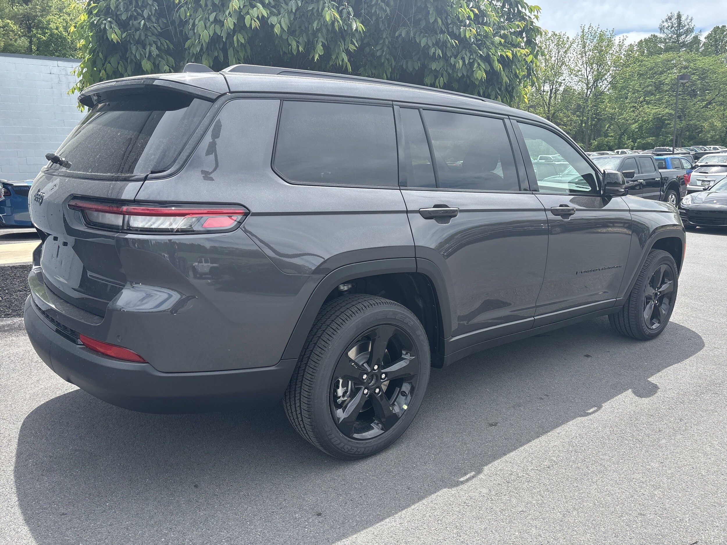 2025 Jeep Grand Cherokee Altitude photo 4
