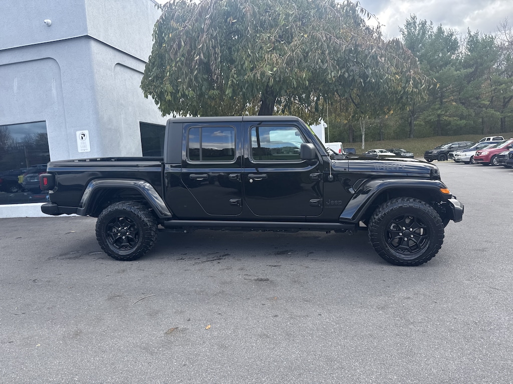 Used 2022 Jeep Gladiator Sport Truck Crew Cab
