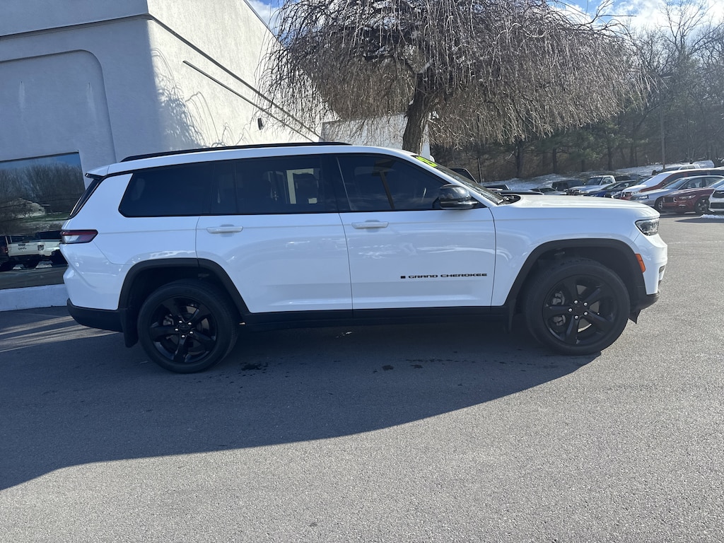 Used 2023 Jeep Grand Cherokee L Laredo SUV