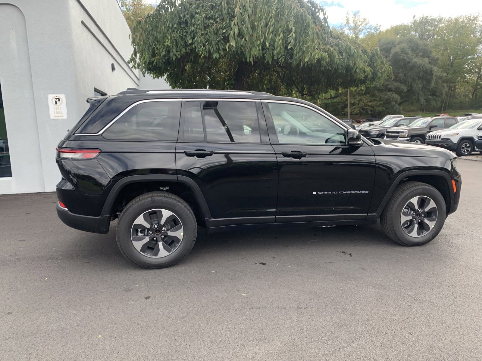 2024 Jeep Cherokee 4xe Sport photo 2