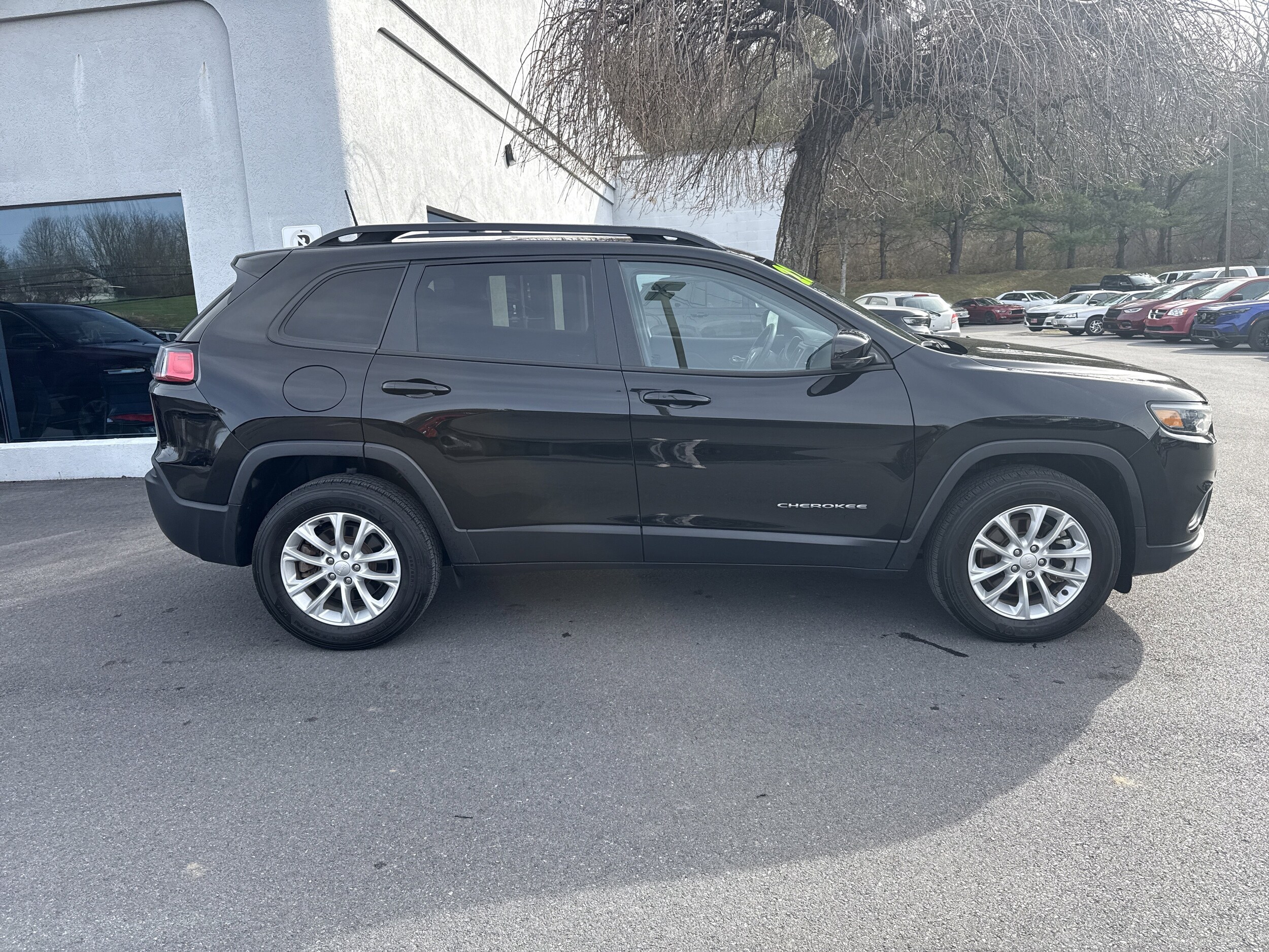 2022 Jeep Cherokee Latitude Lux photo 2
