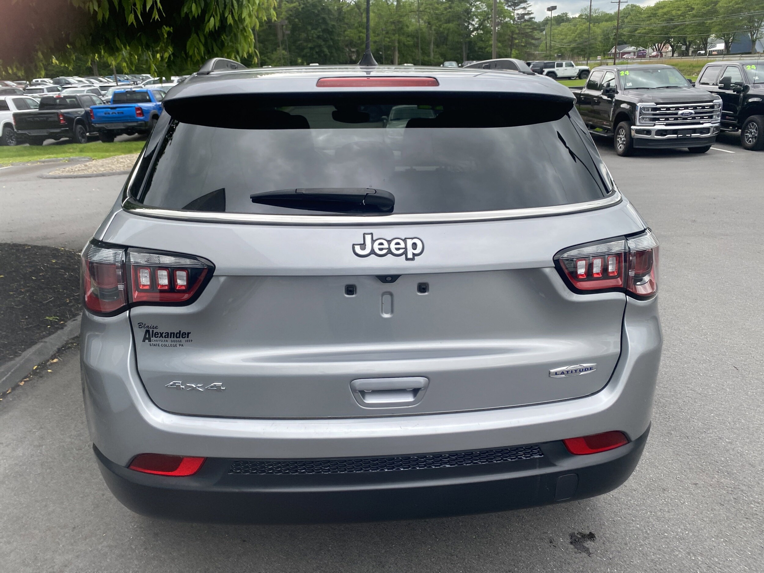 2022 Jeep Compass Latitude photo 4