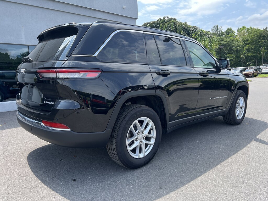 Used 2025 Jeep Grand Cherokee Laredo SUV