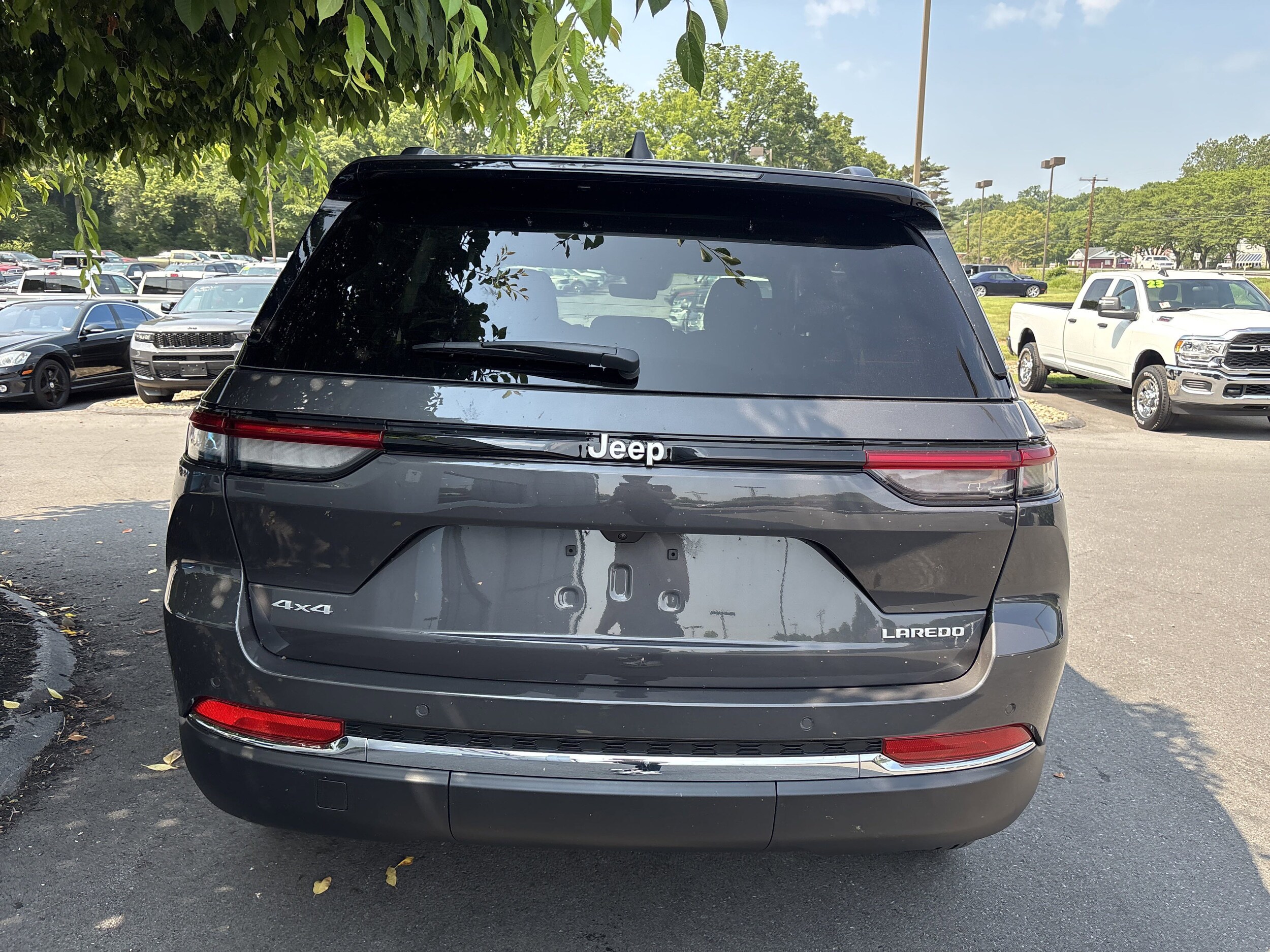 2025 Jeep Grand Cherokee Laredo photo 4