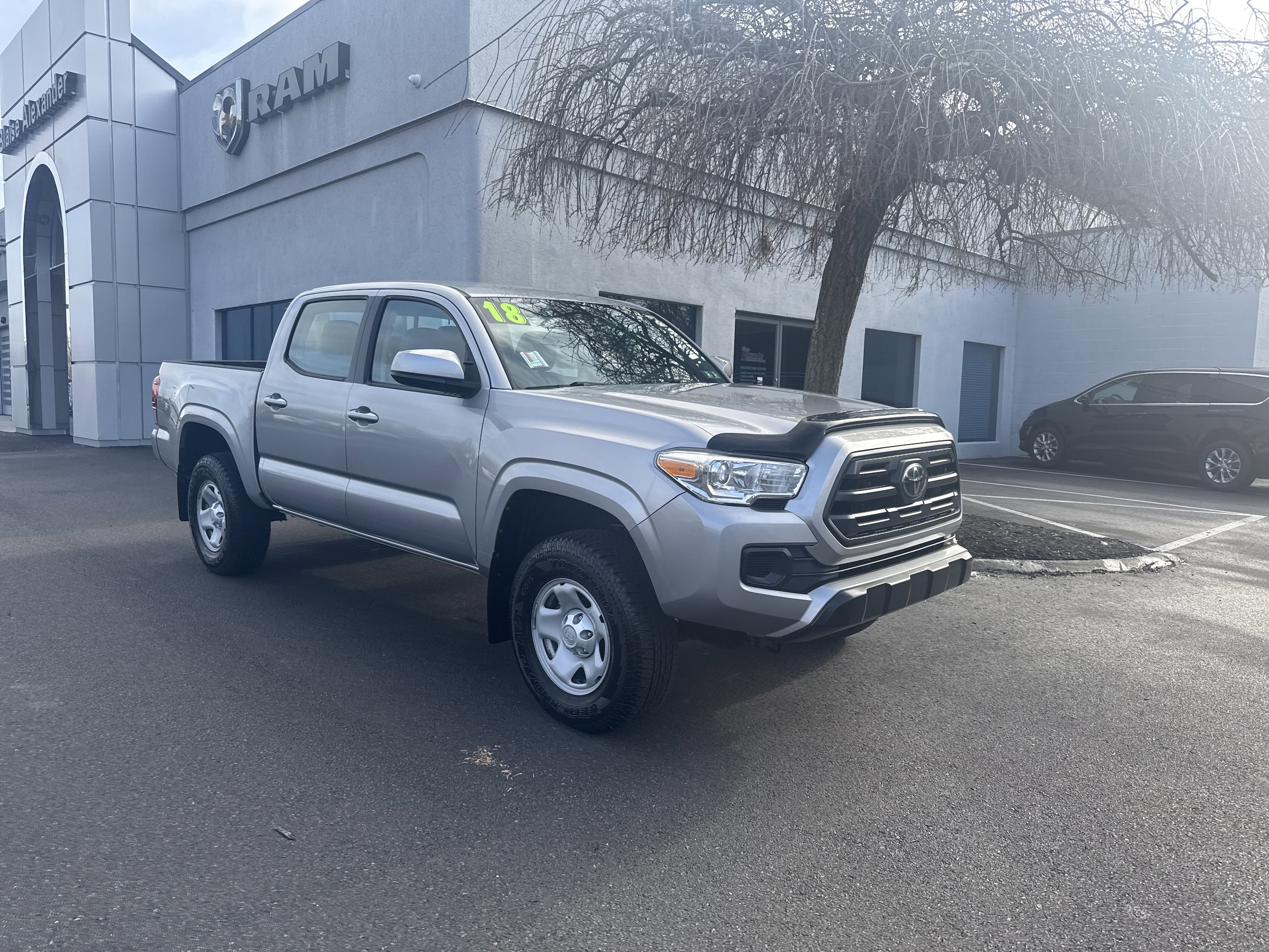 2018 Toyota Tacoma SR's photo