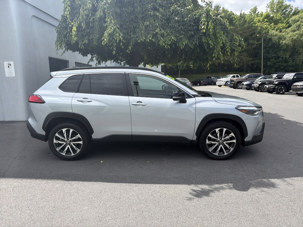 Used 2025 Toyota Corolla Cross XLE SUV