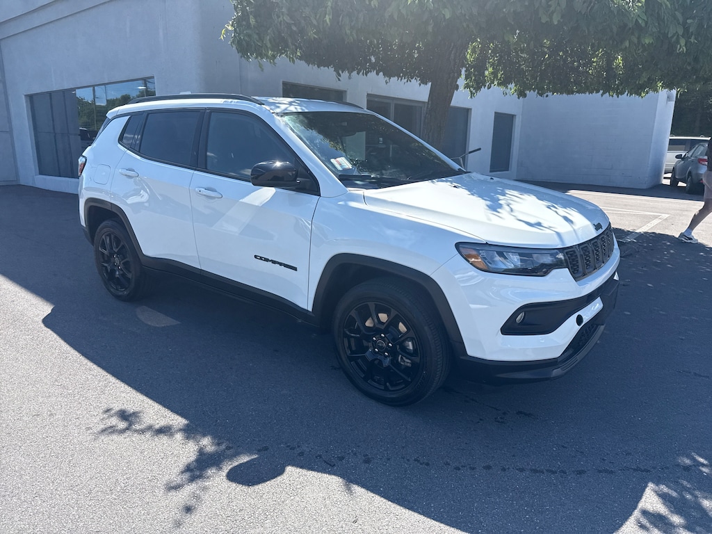 Used 2025 Jeep Compass Latitude SUV