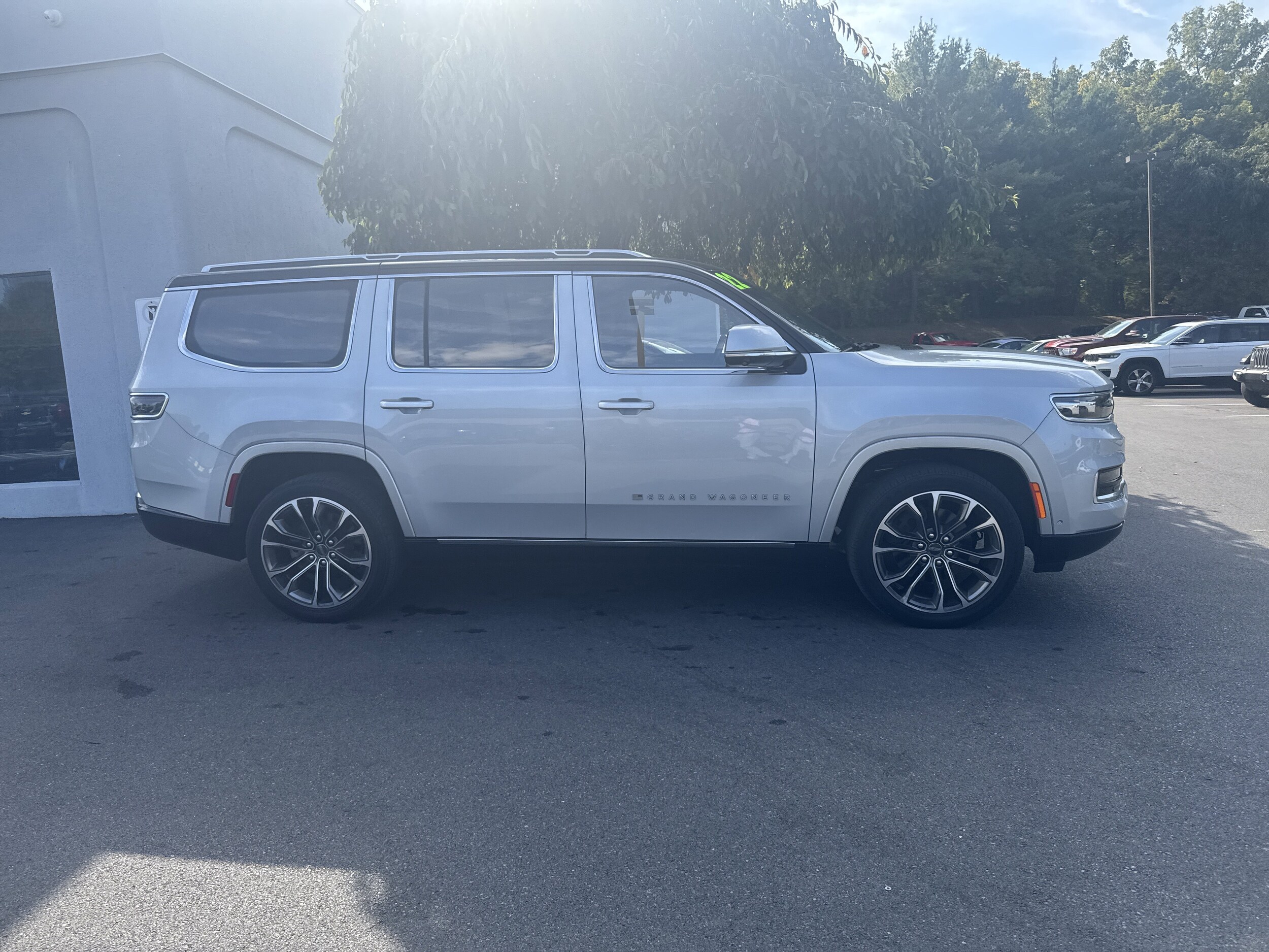2022 Jeep Grand Wagoneer III photo 2