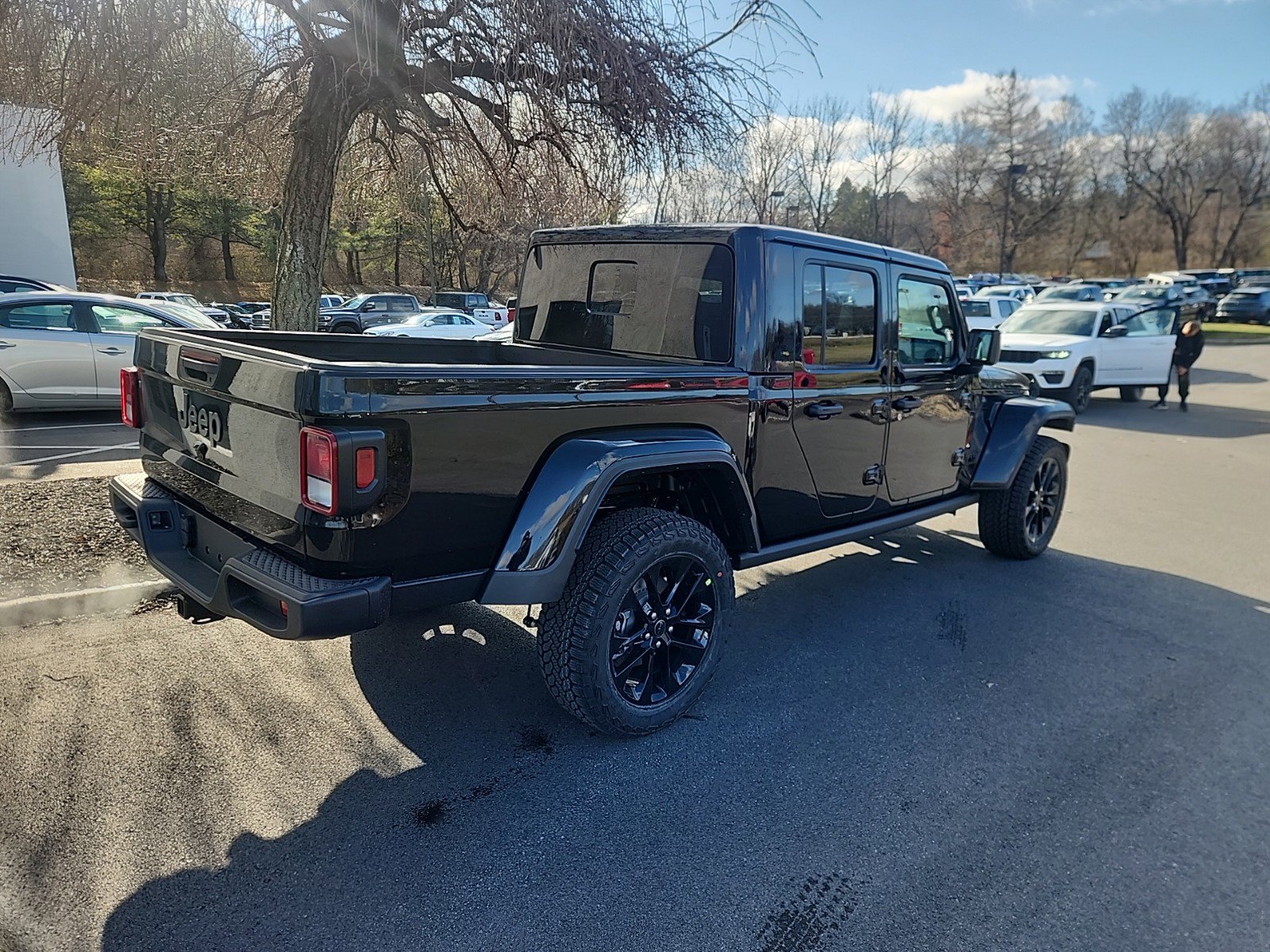 2025 Jeep Gladiator photo 3