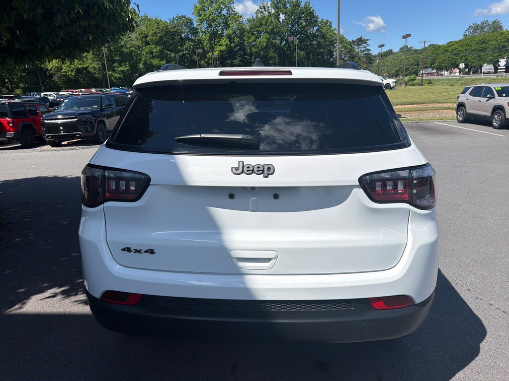 Used 2025 Jeep Compass Latitude SUV