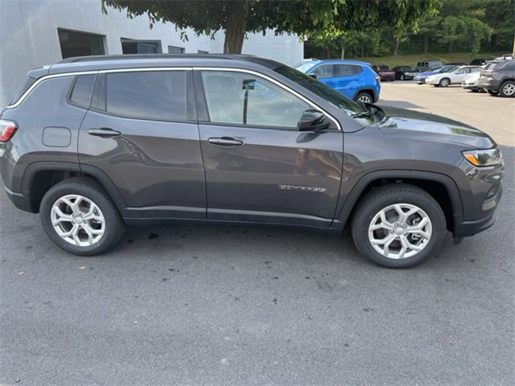 Used 2024 Jeep Compass Latitude SUV