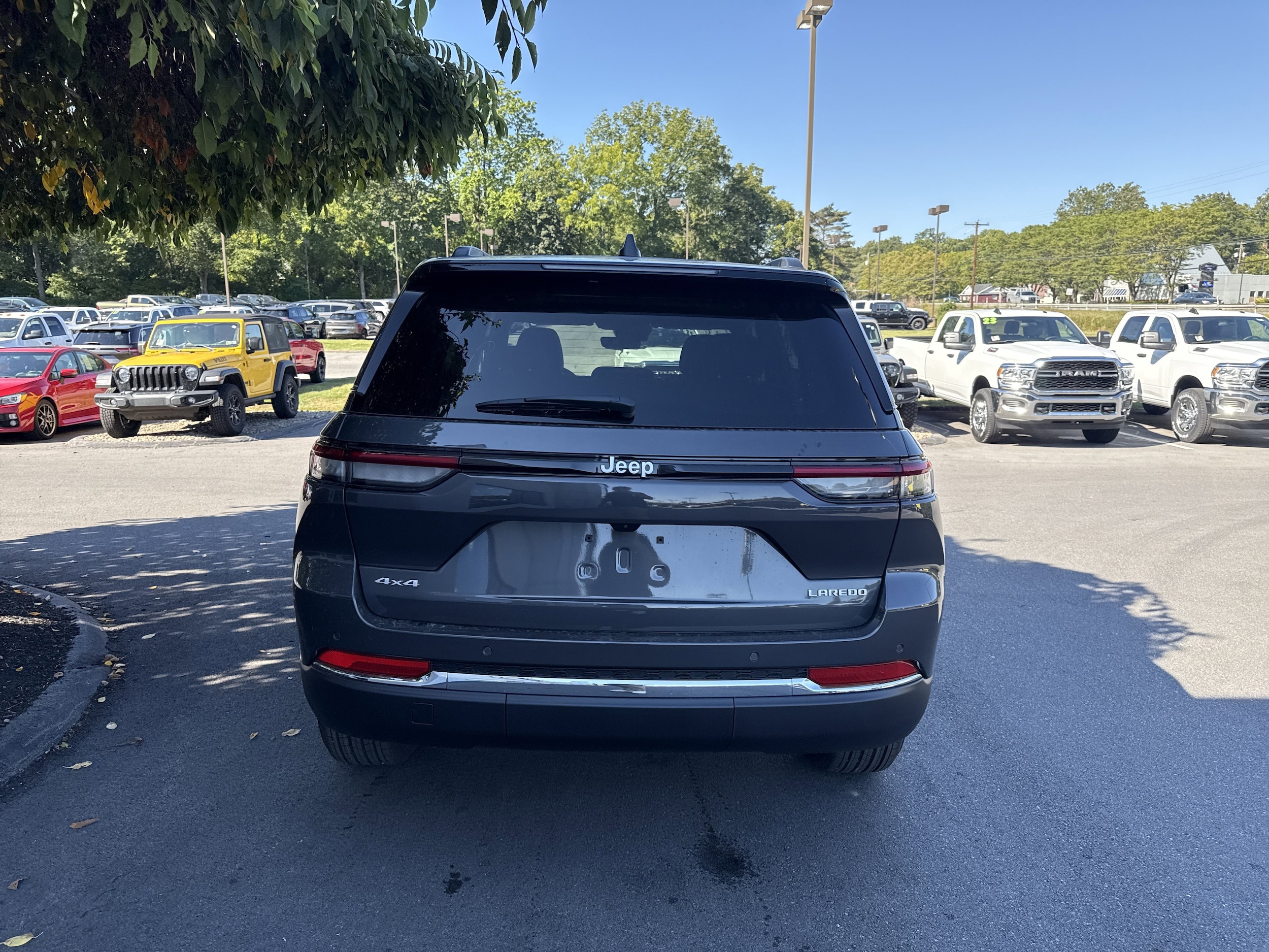 2025 Jeep Grand Cherokee Laredo - Photo 4