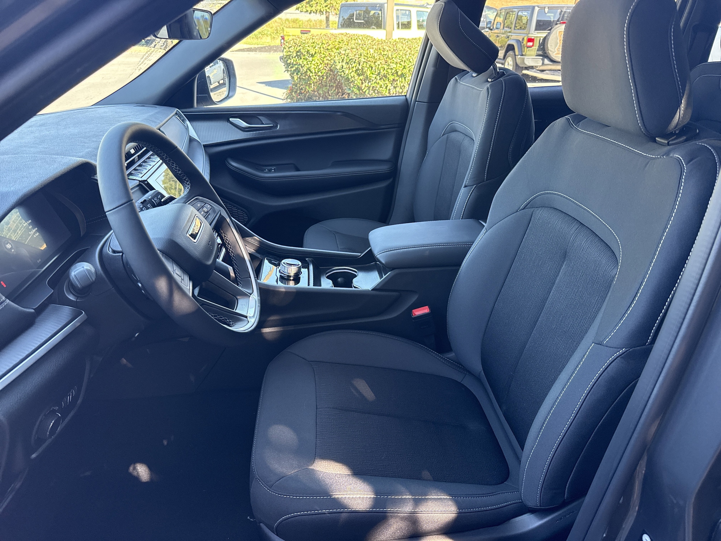 2025 Jeep Grand Cherokee Laredo - Photo 12