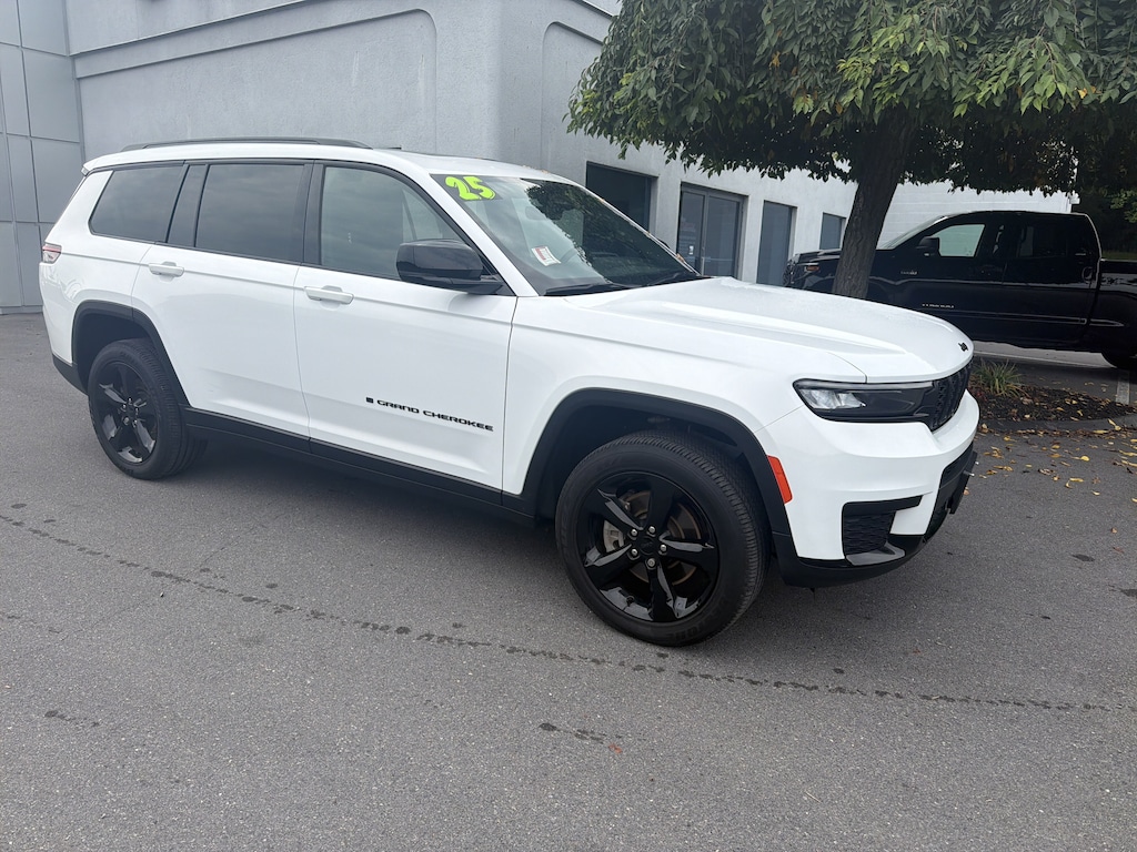 Certified 2025 Jeep Grand Cherokee L Laredo SUV