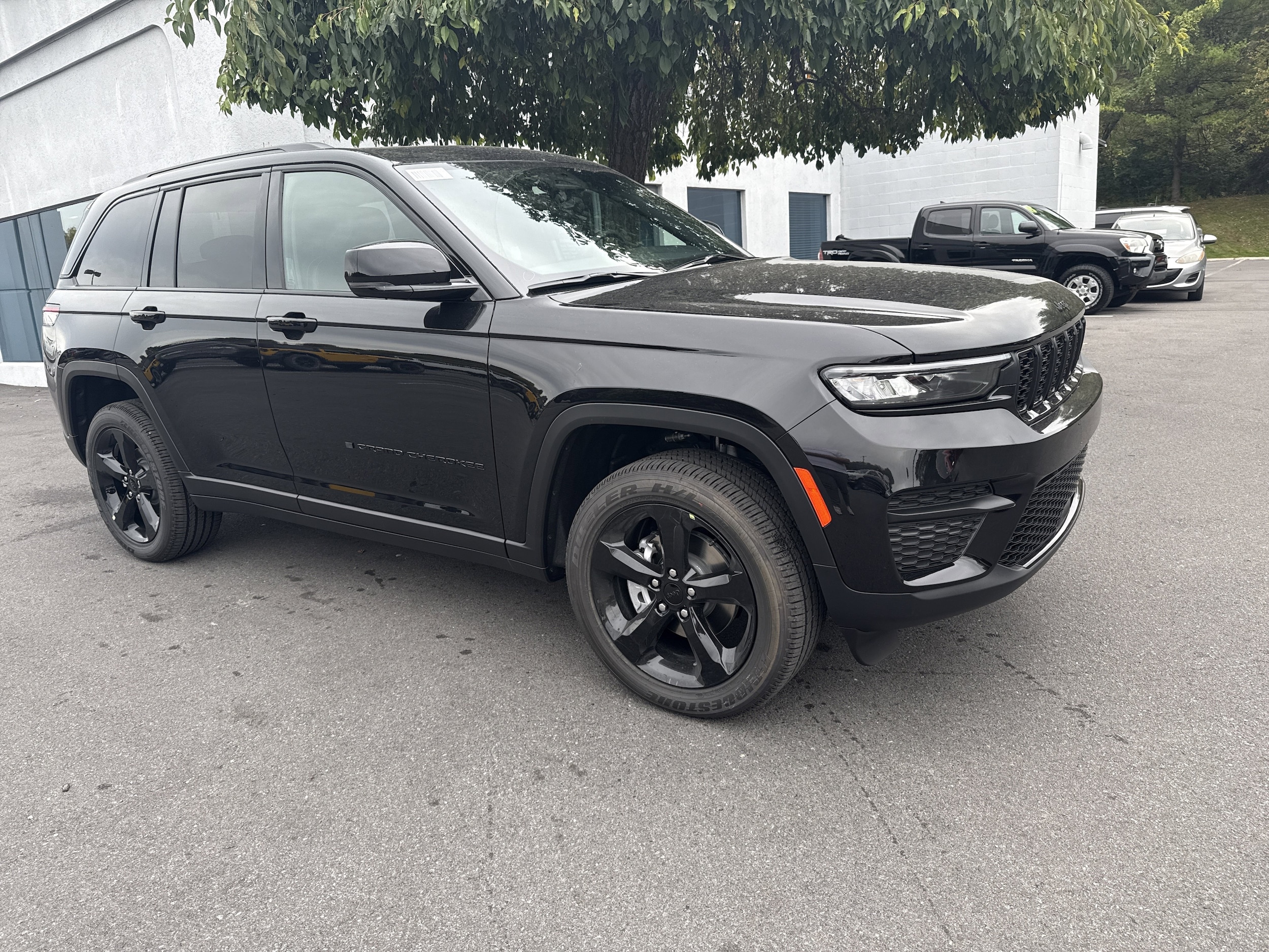 2025 Jeep Grand Cherokee Altitude's photo