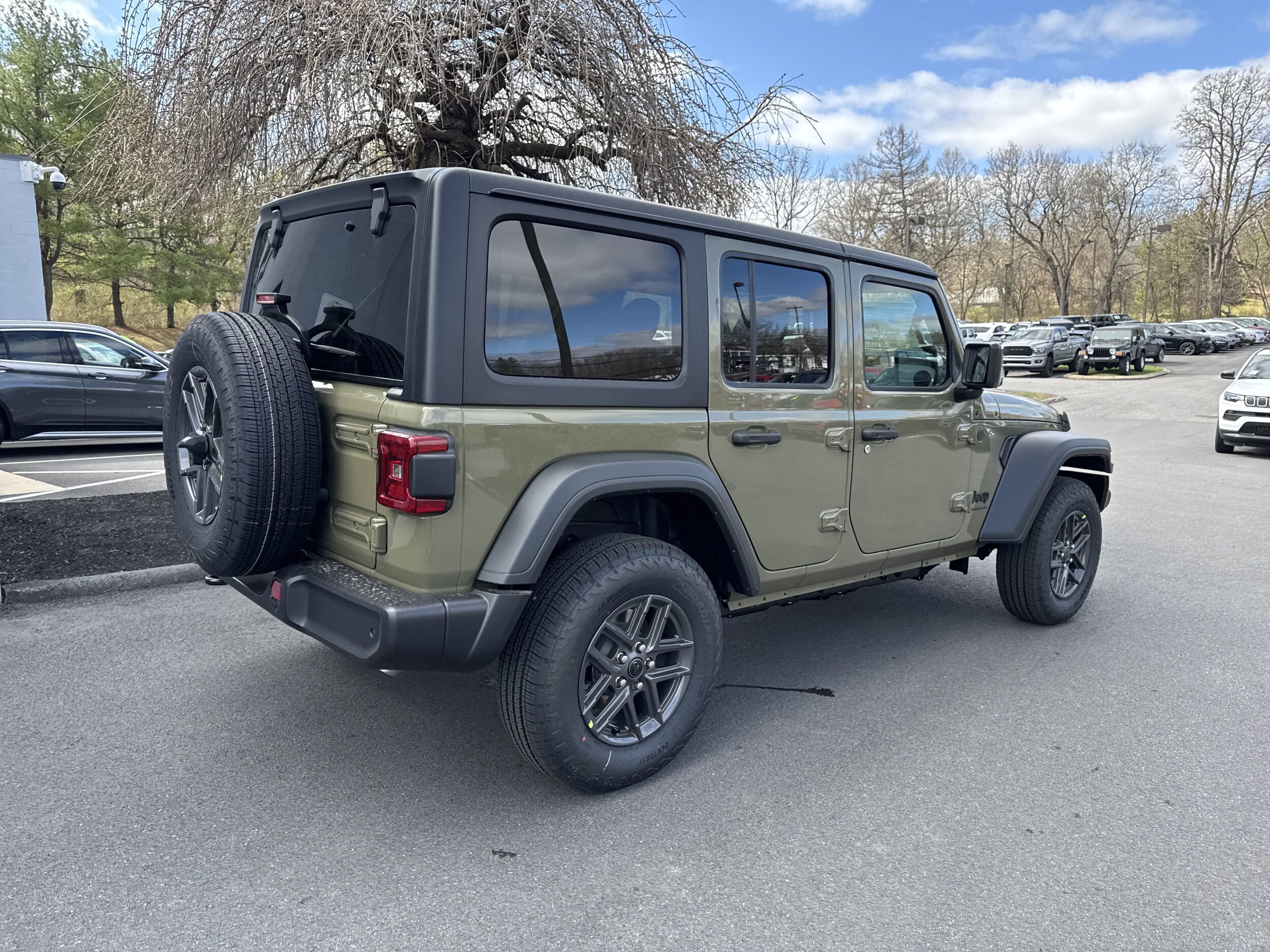 2025 Jeep Wrangler Sport photo 3