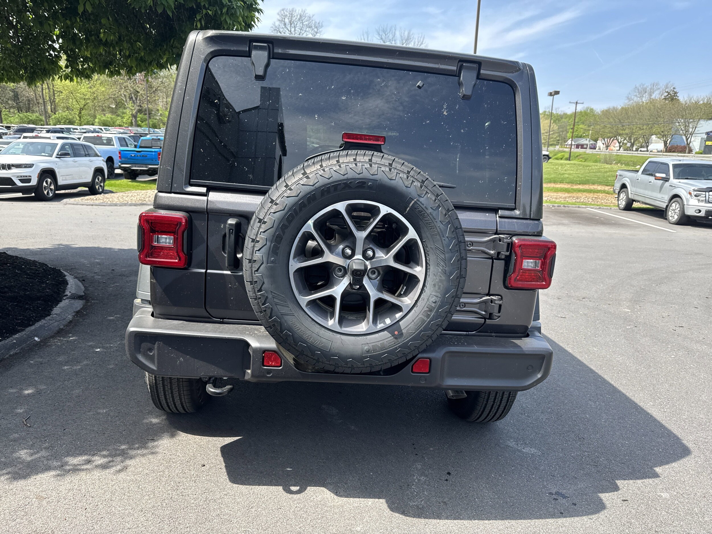 2025 Jeep Wrangler Sport photo 4