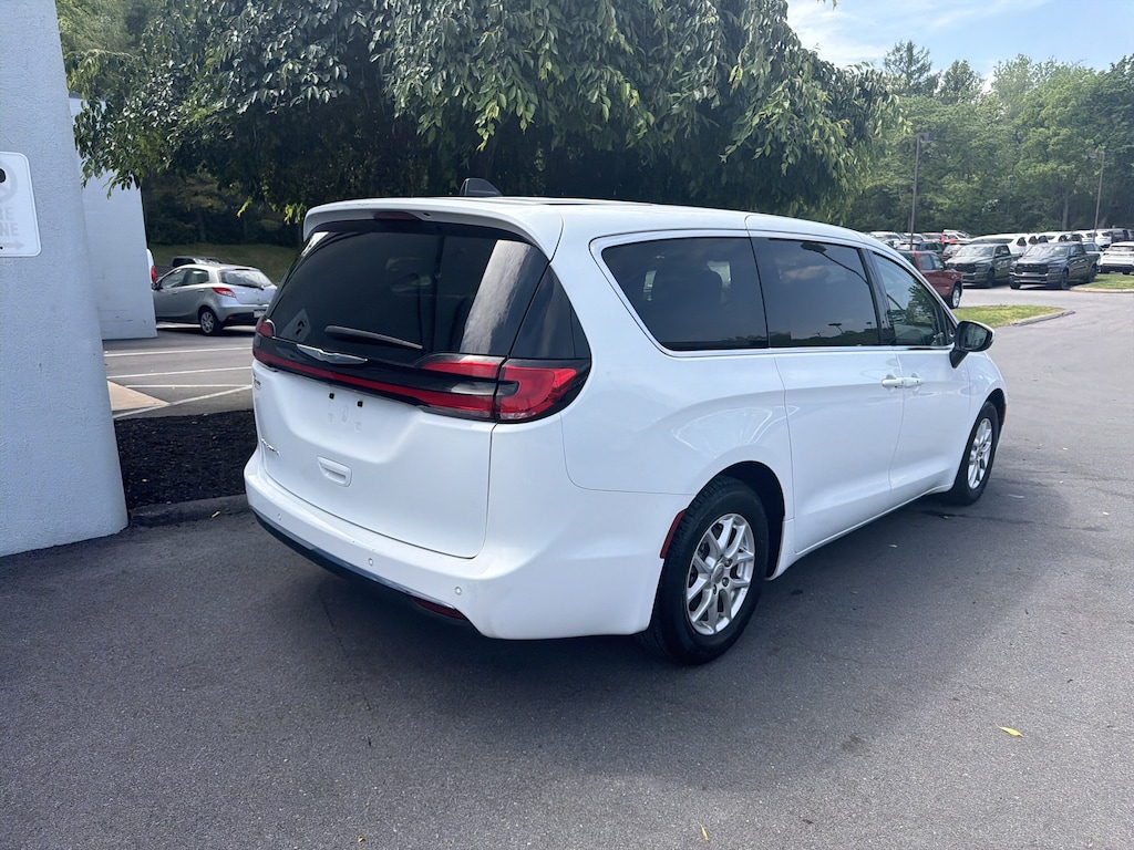 Used 2023 Chrysler Pacifica Touring L Van Passenger Van