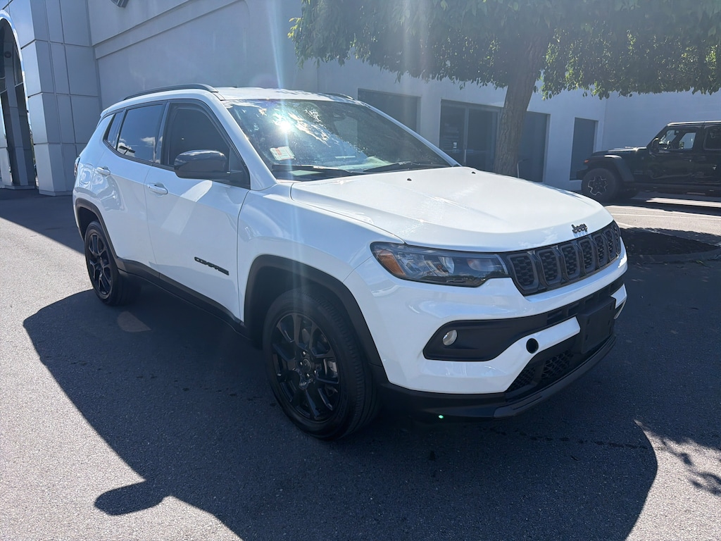 Used 2025 Jeep Compass Latitude SUV
