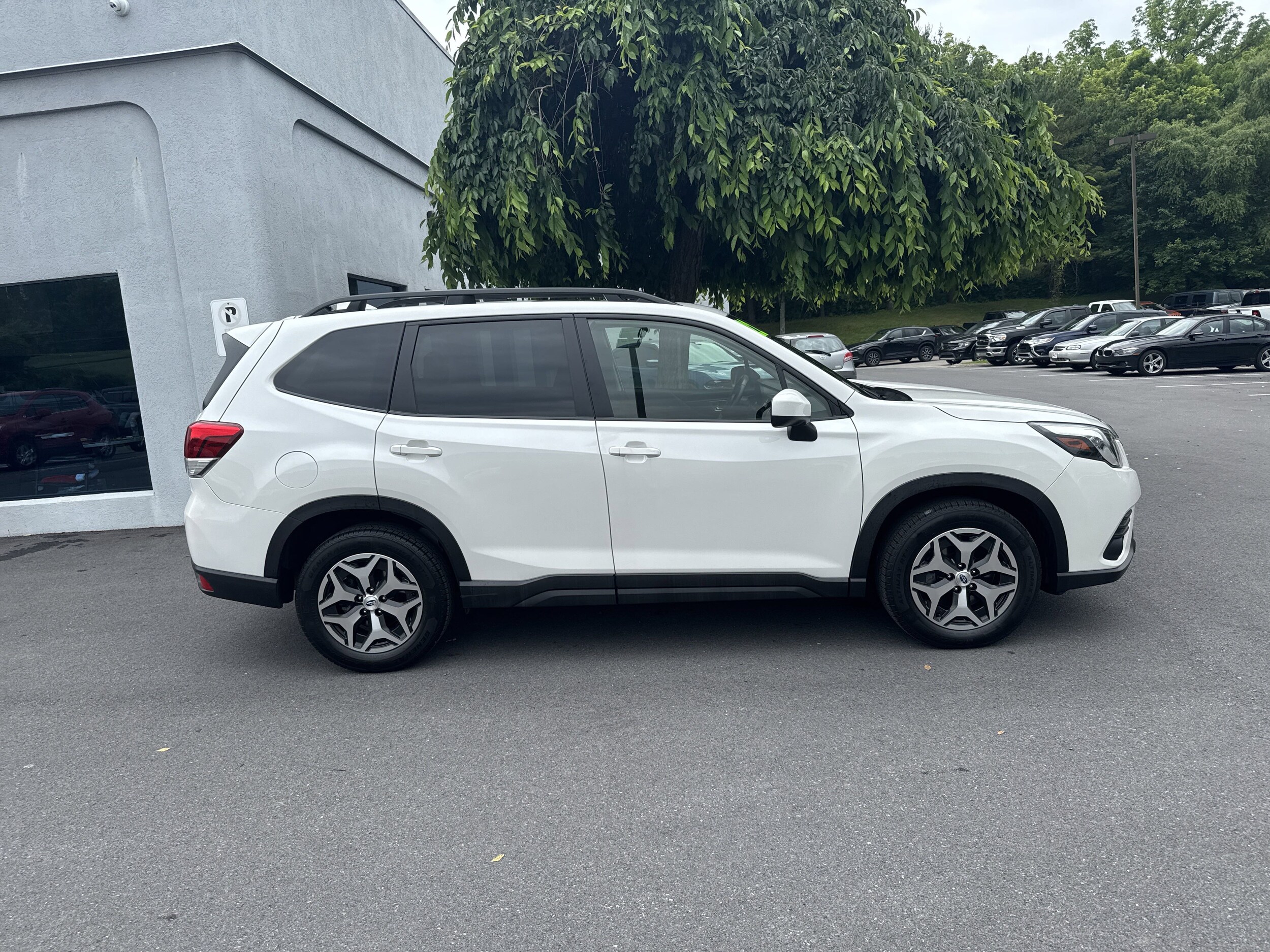2022 Subaru Forester Premium photo 2