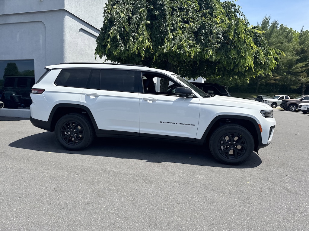New 2026 Jeep Grand Cherokee L LAREDO ALTITUDE 4X4 Sport Utility