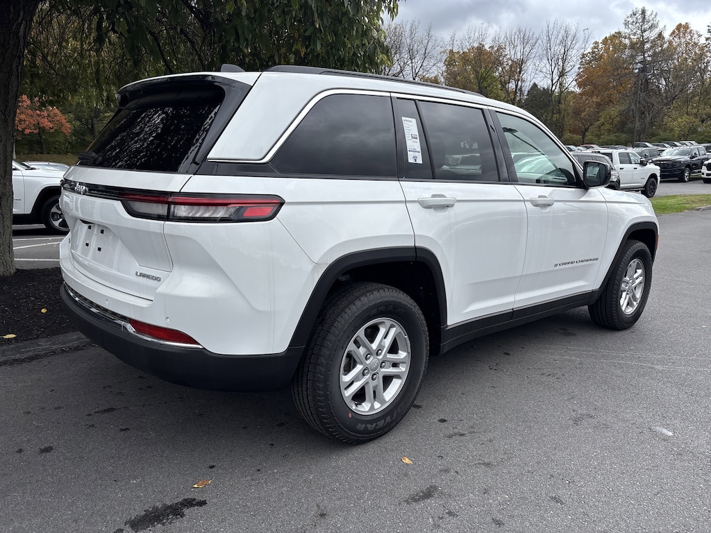 New 2025 Jeep Grand Cherokee LAREDO 4X4 Sport Utility
