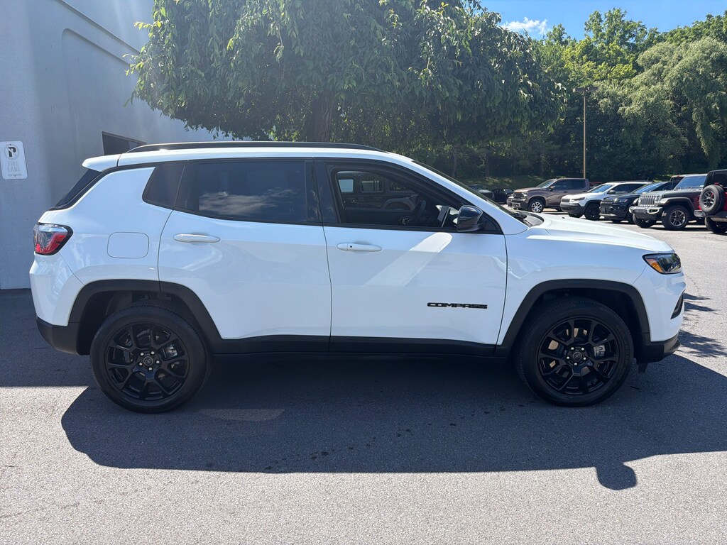 Used 2025 Jeep Compass Latitude SUV