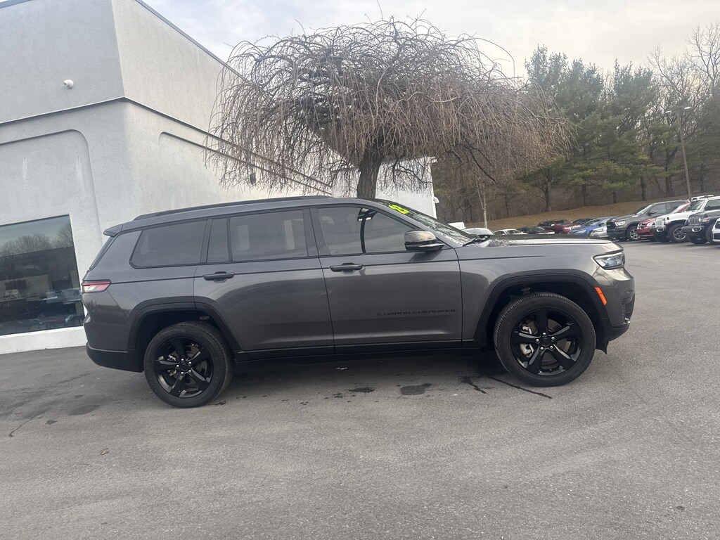 Used 2023 Jeep Grand Cherokee L Laredo SUV