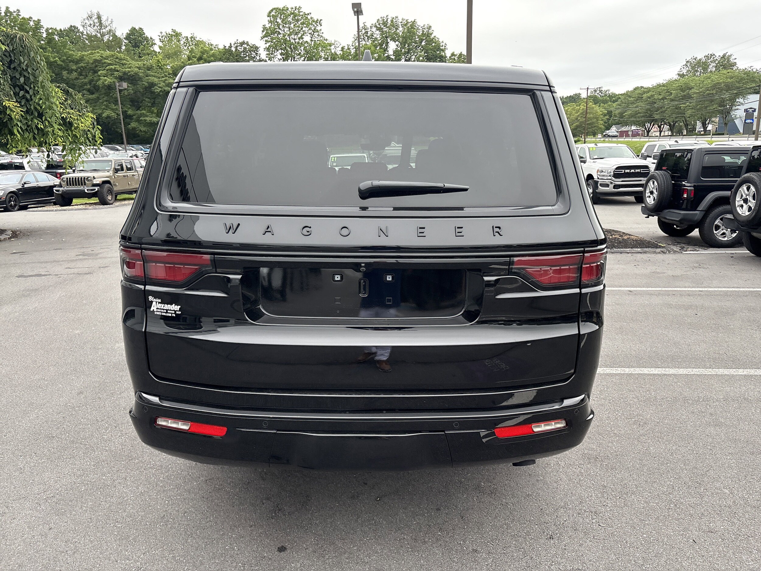 2024 Jeep Wagoneer L Series II Carbide photo 3