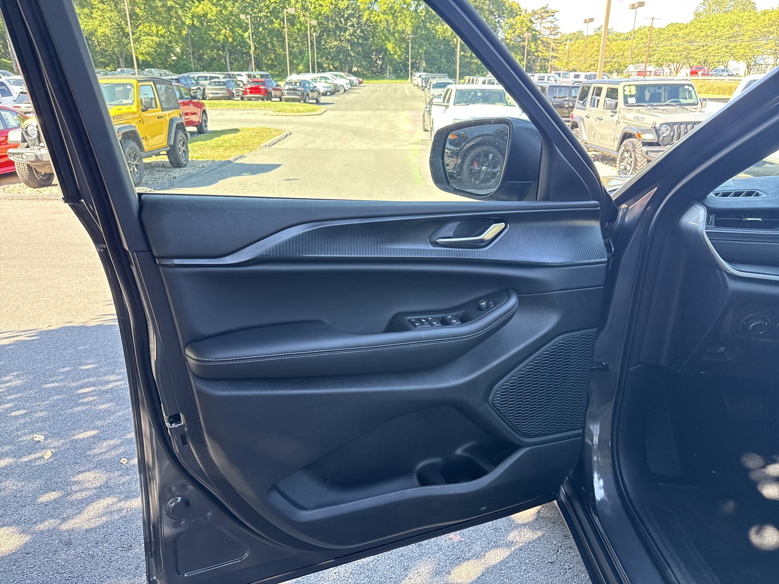 2025 Jeep Grand Cherokee Laredo - Photo 15