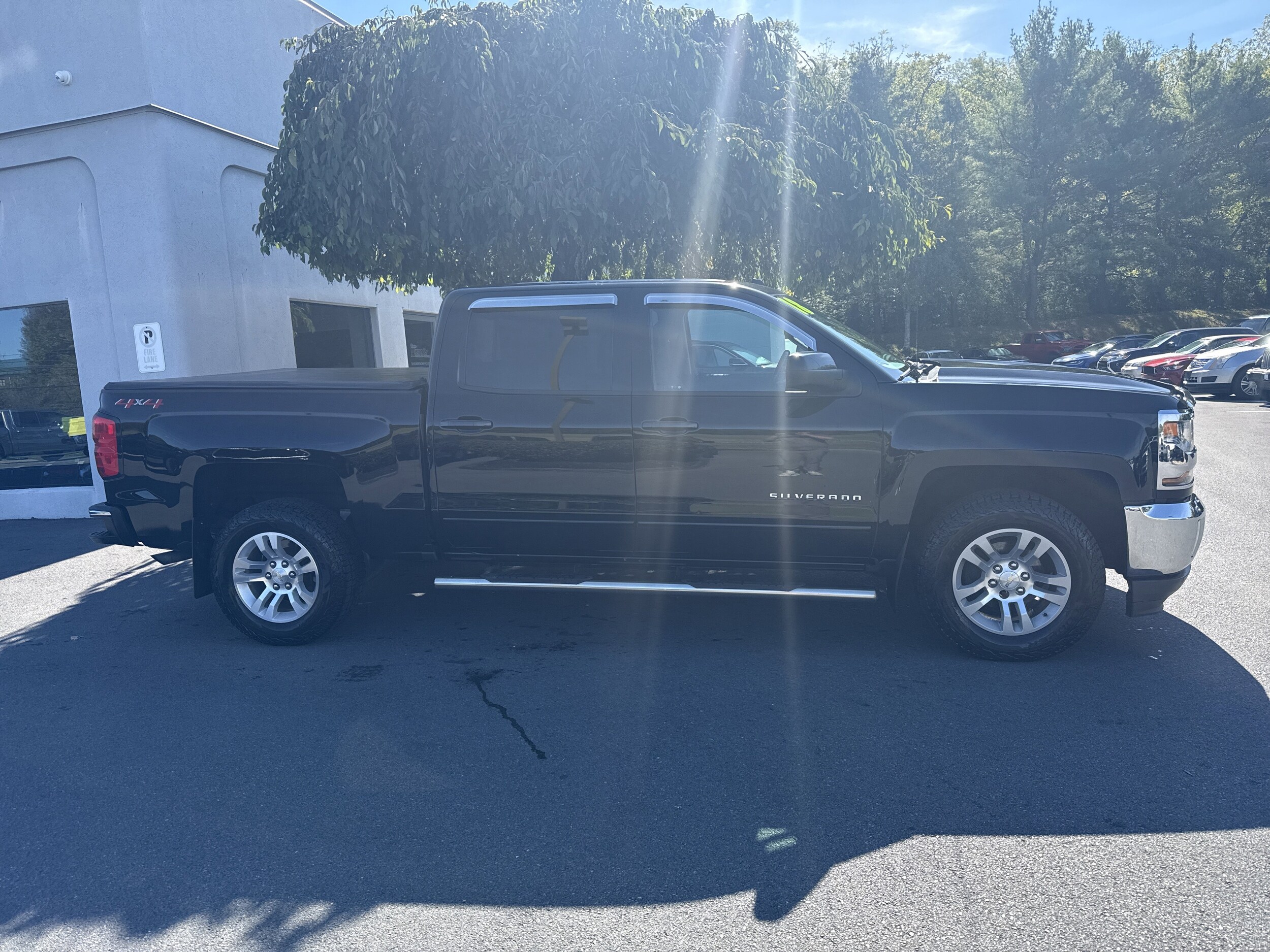 2018 Chevrolet Silverado 1500 LT photo 2