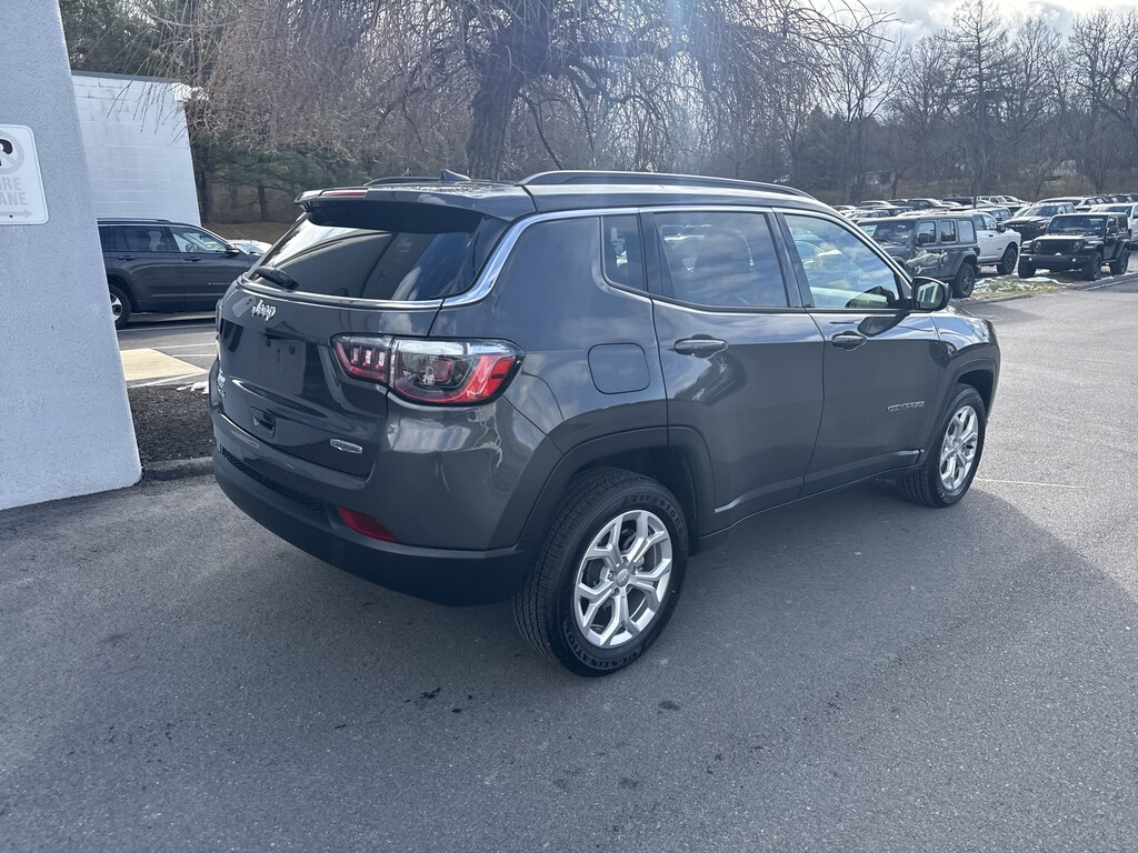 Used 2024 Jeep Compass Latitude SUV