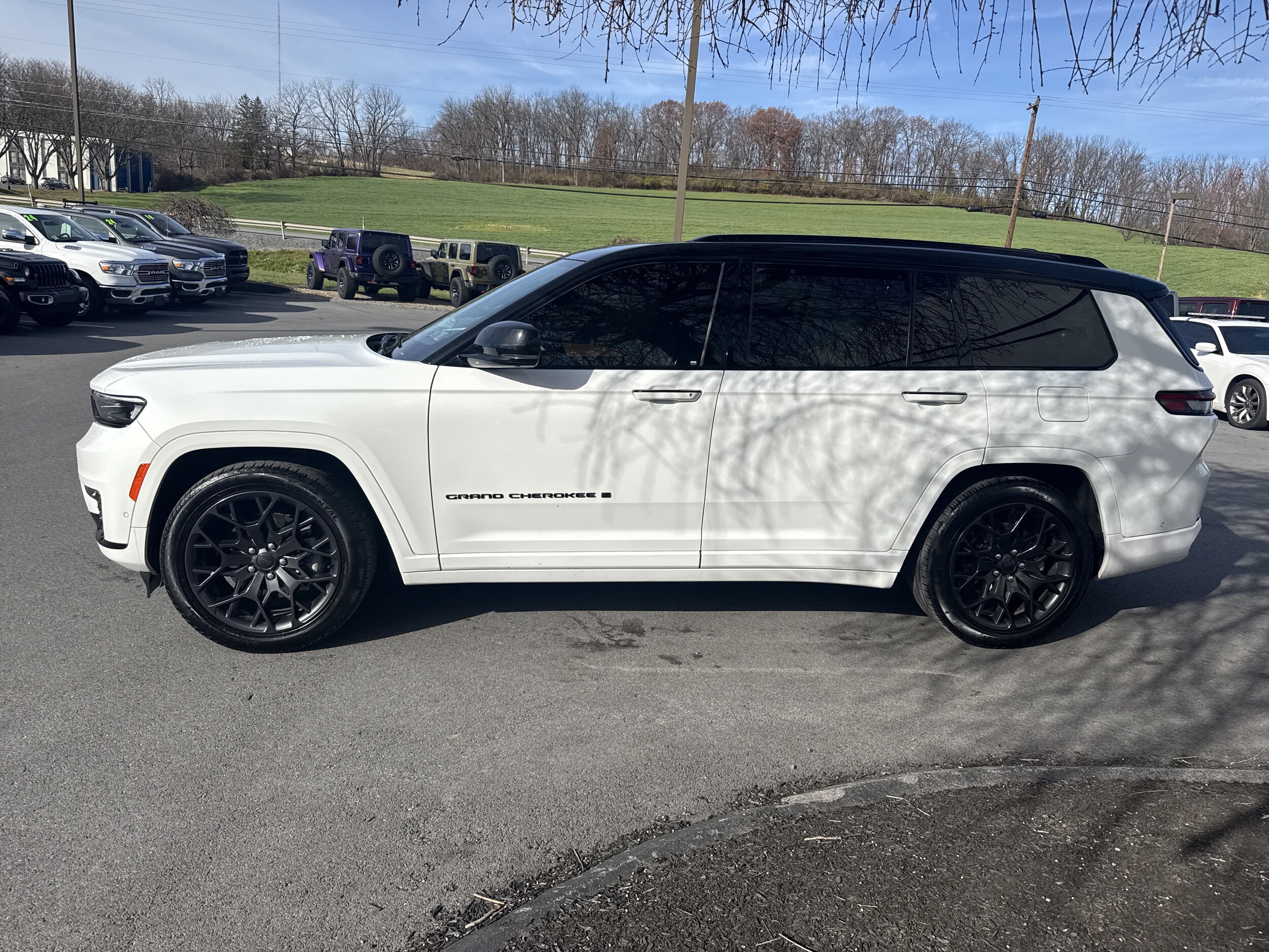 2023 Jeep Grand Cherokee L Summit photo 3