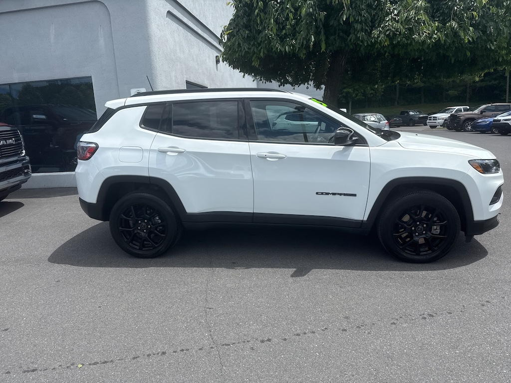 Used 2025 Jeep Compass Latitude SUV