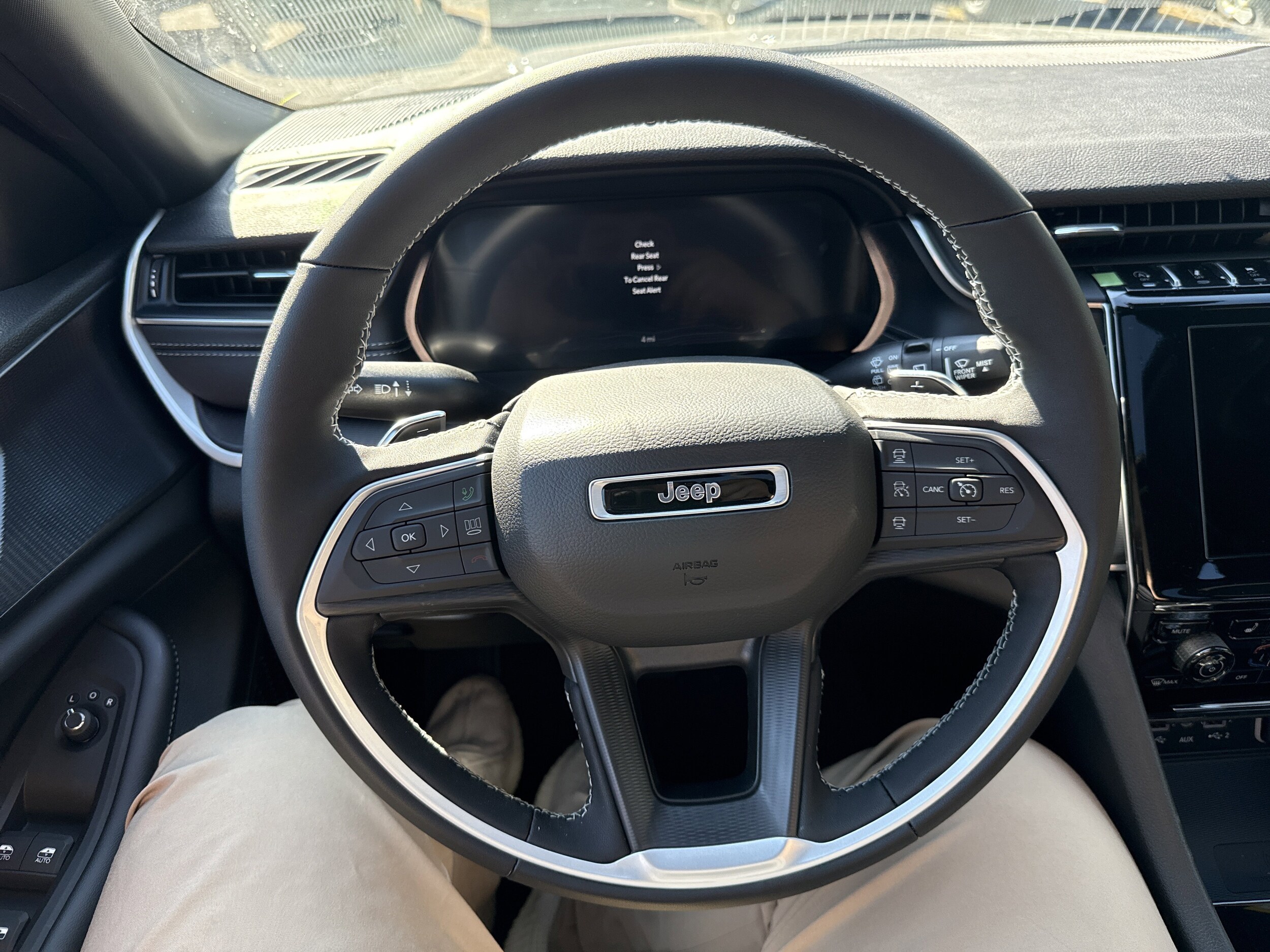 2025 Jeep Grand Cherokee Laredo - Photo 30