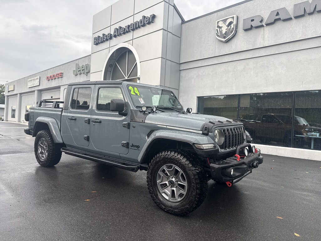 Used 2024 Jeep Gladiator Sport Truck Crew Cab