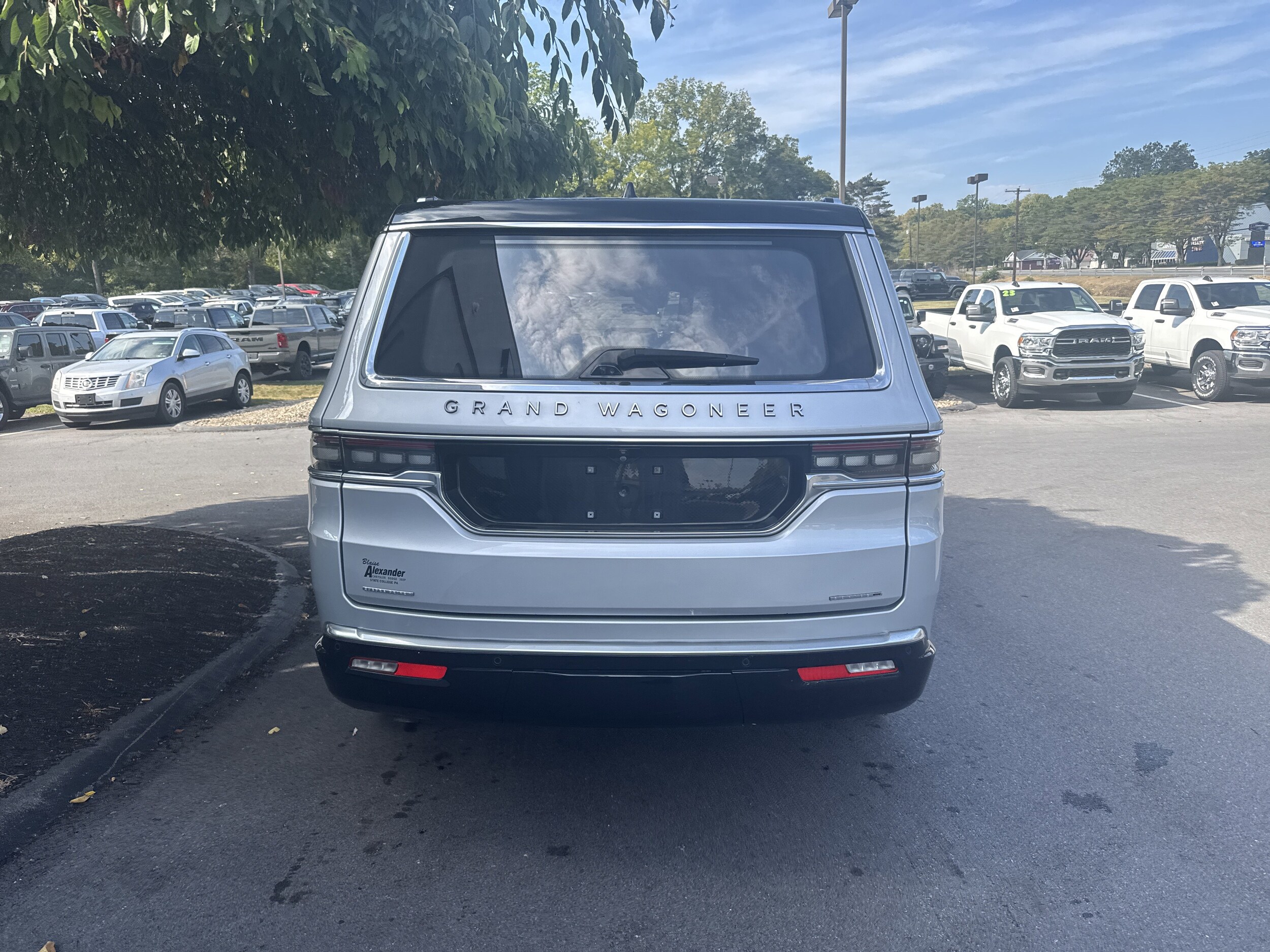 2022 Jeep Grand Wagoneer III photo 4