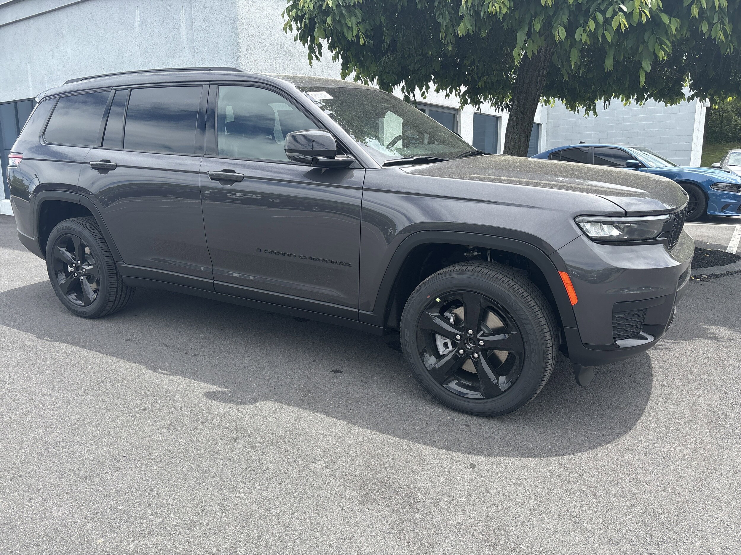 2025 Jeep Grand Cherokee Altitude photo 2