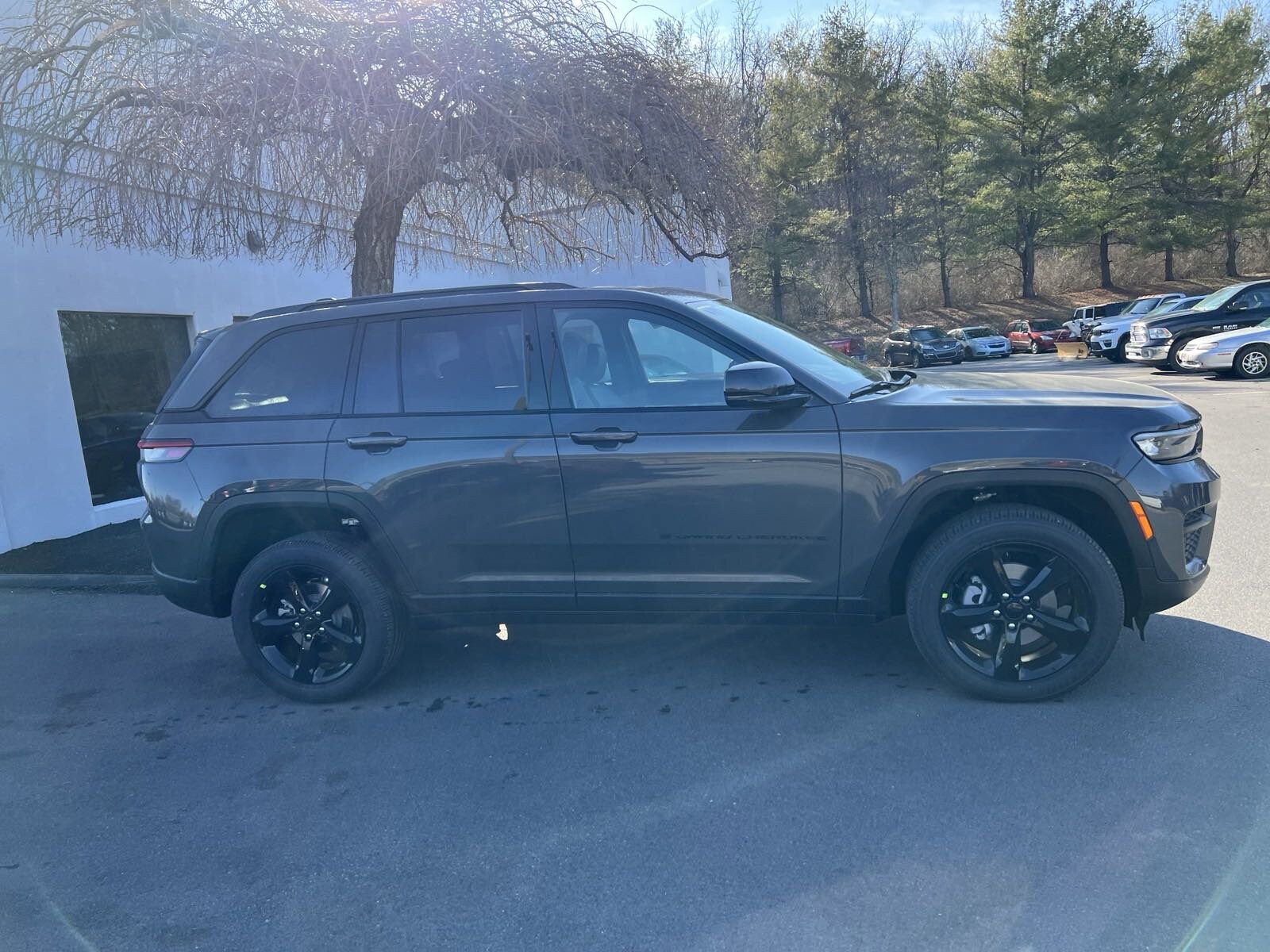 2025 Jeep Grand Cherokee Altitude X photo 2