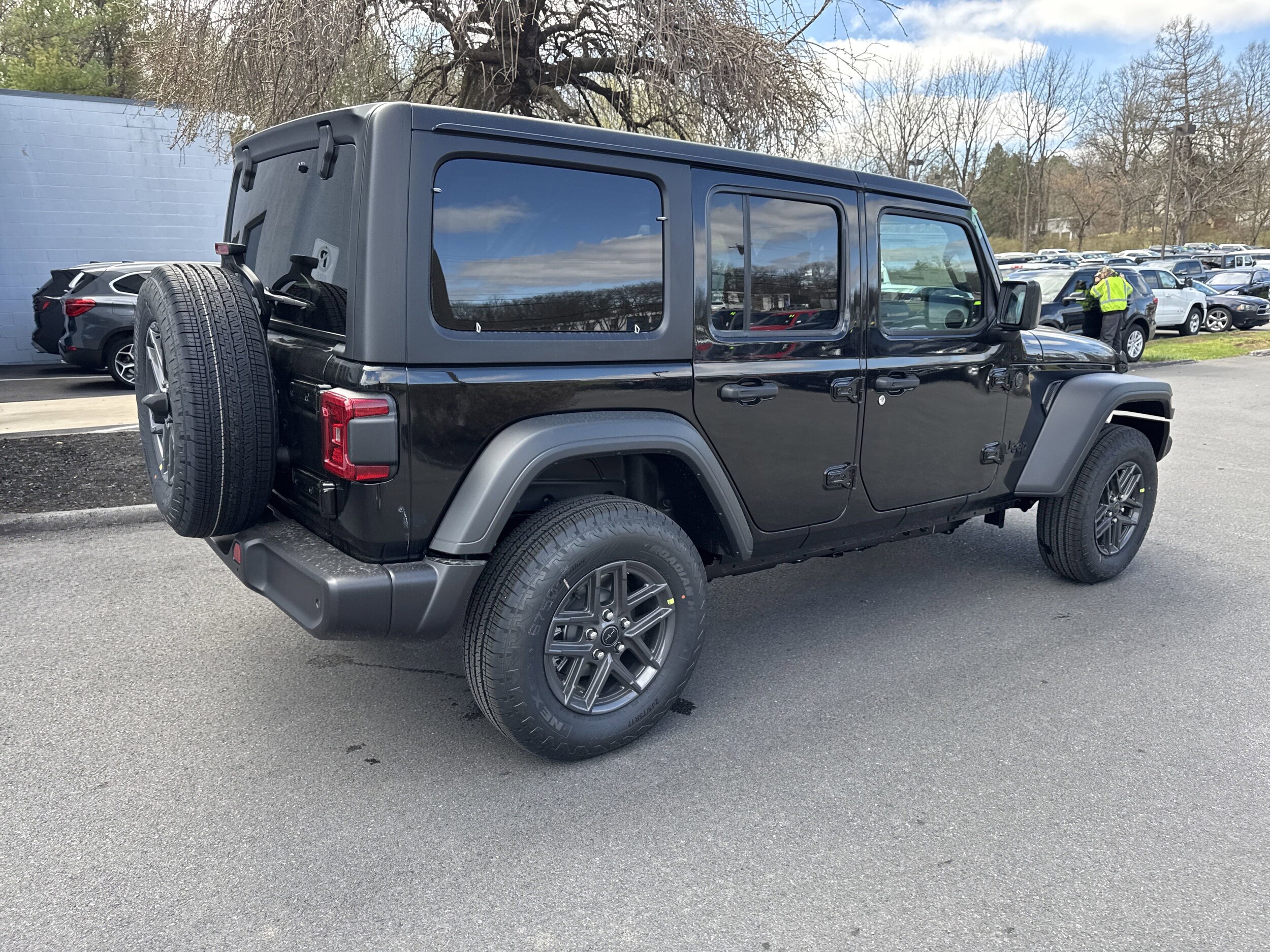 2025 Jeep Wrangler Sport photo 3