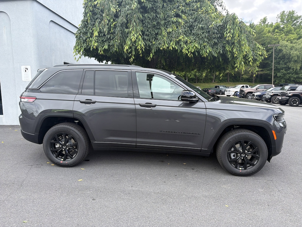 New 2026 Jeep Grand Cherokee LAREDO ALTITUDE 4X4 Sport Utility