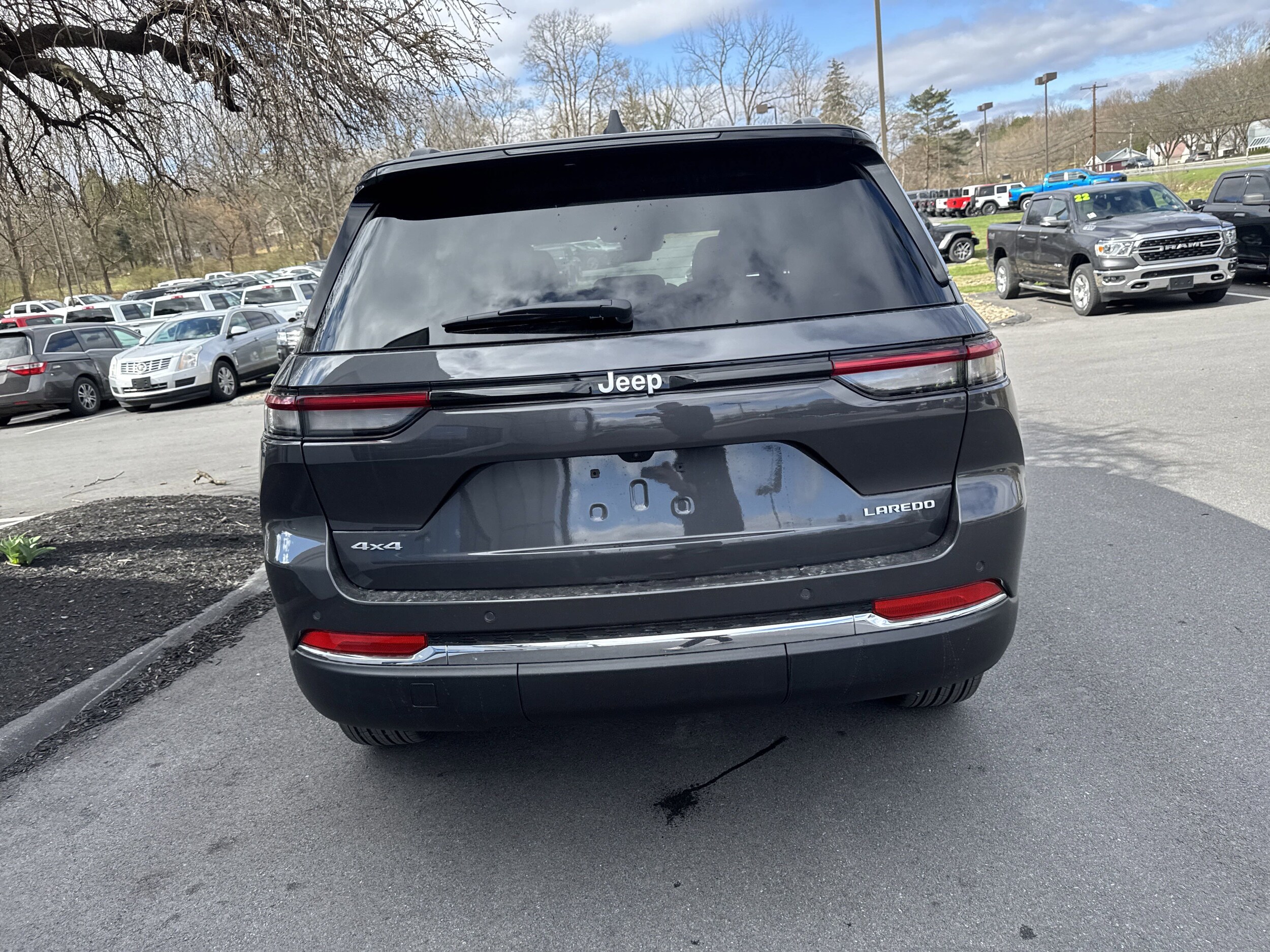 2025 Jeep Grand Cherokee Laredo X photo 4
