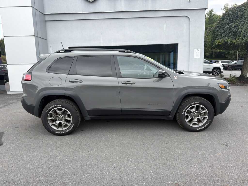 Used 2022 Jeep Cherokee Trailhawk SUV