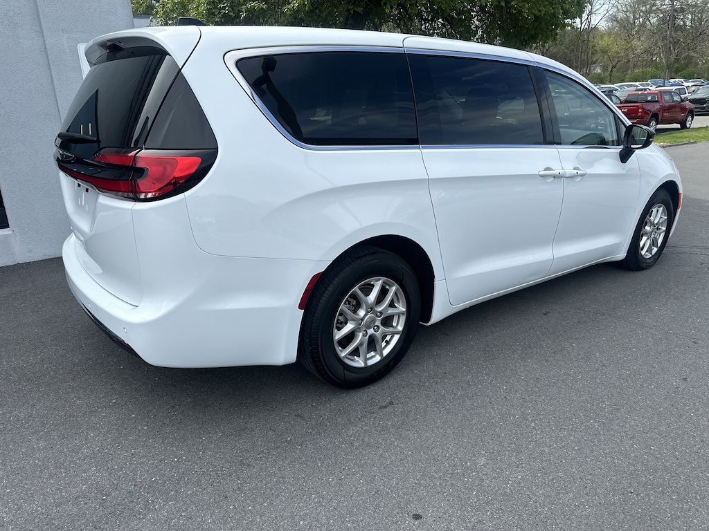 Used 2024 Chrysler Pacifica Touring L Van Passenger Van