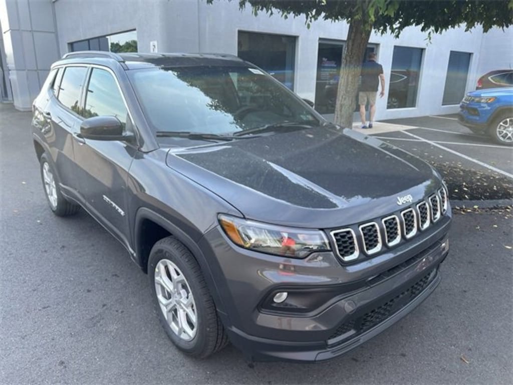 Used 2024 Jeep Compass Latitude SUV