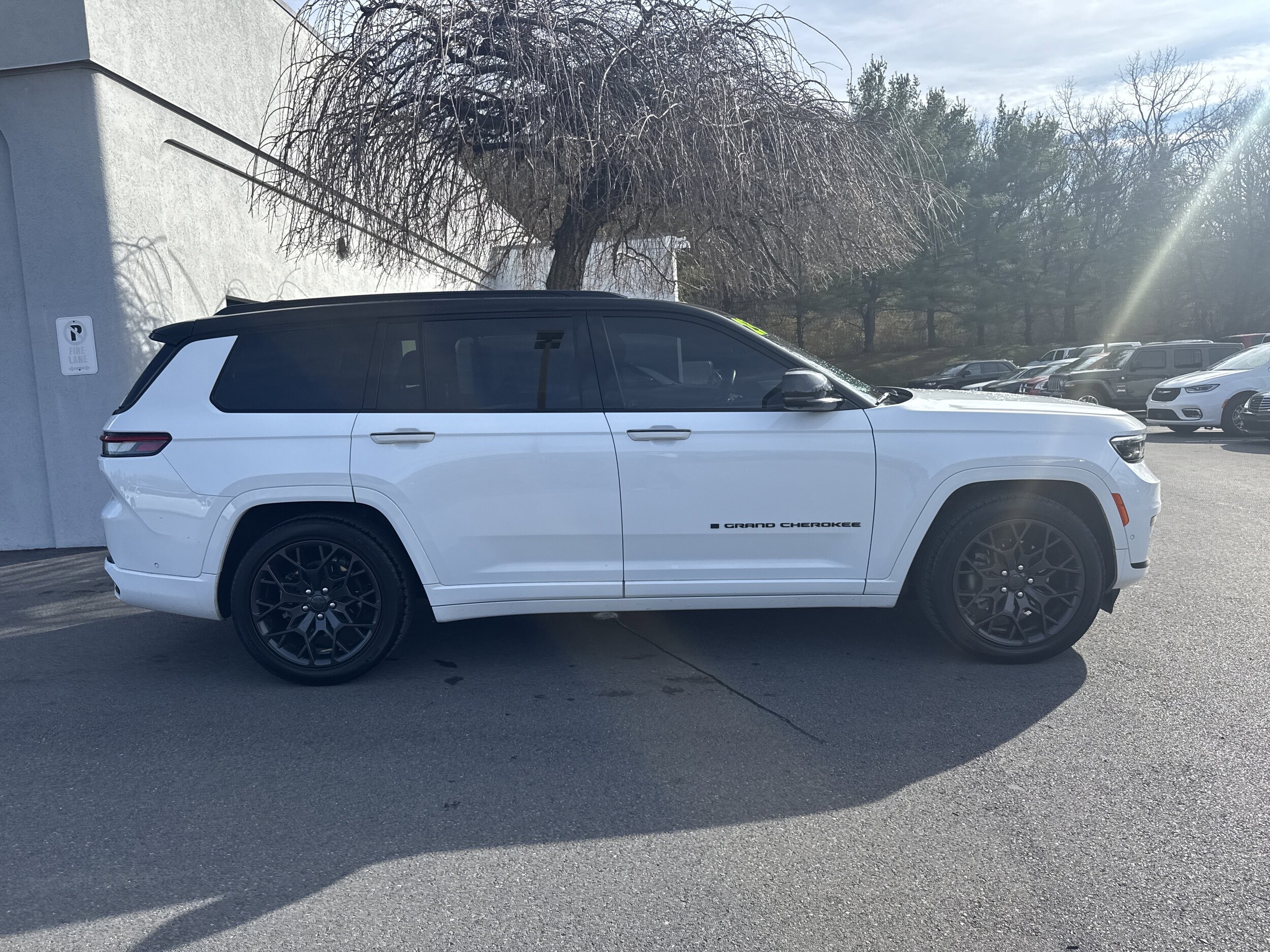 2023 Jeep Grand Cherokee L Summit photo 2