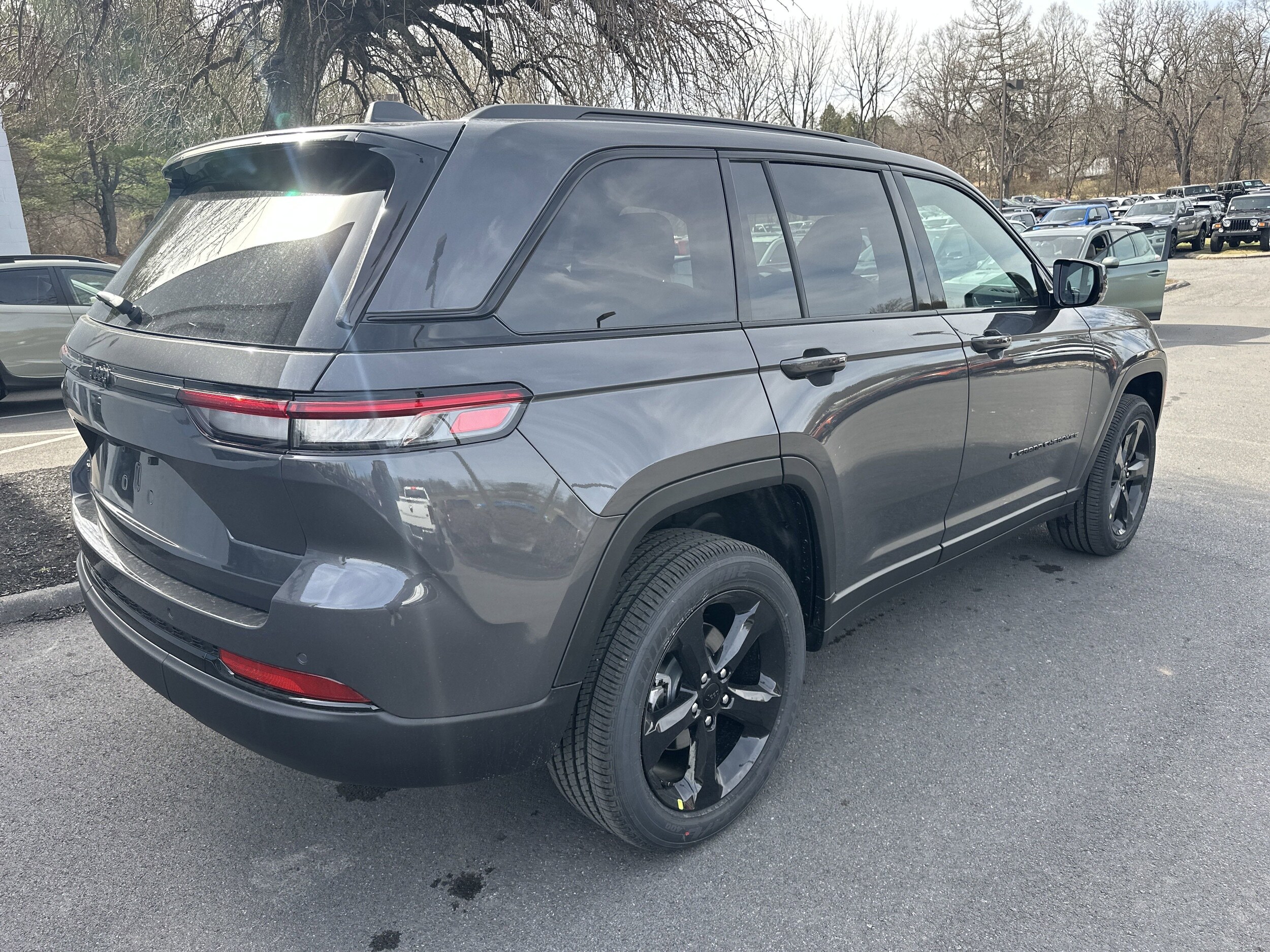 2025 Jeep Grand Cherokee Altitude X photo 3