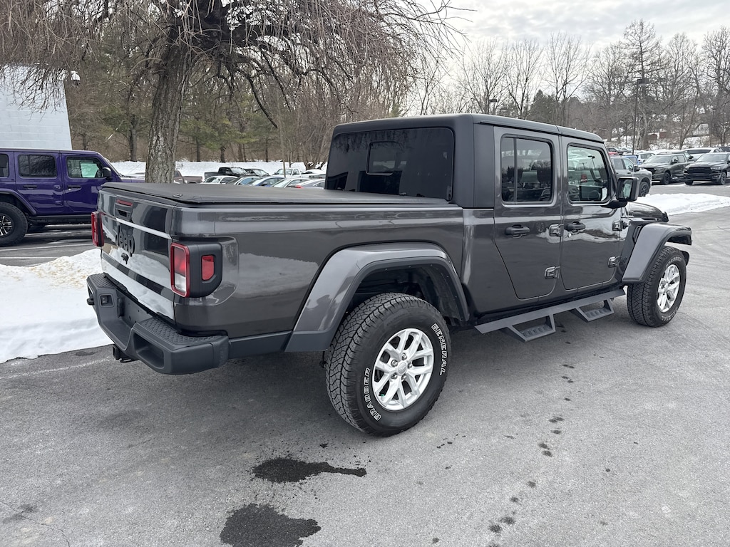 Used 2023 Jeep Gladiator Sport Truck Crew Cab